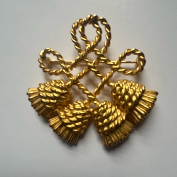 Vintage Gold Tone Tassel Knotted Rope Pin - Picture 1 of 2